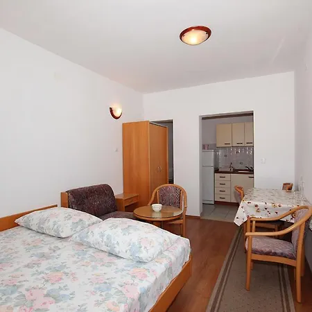 Near Old Town Apartman *